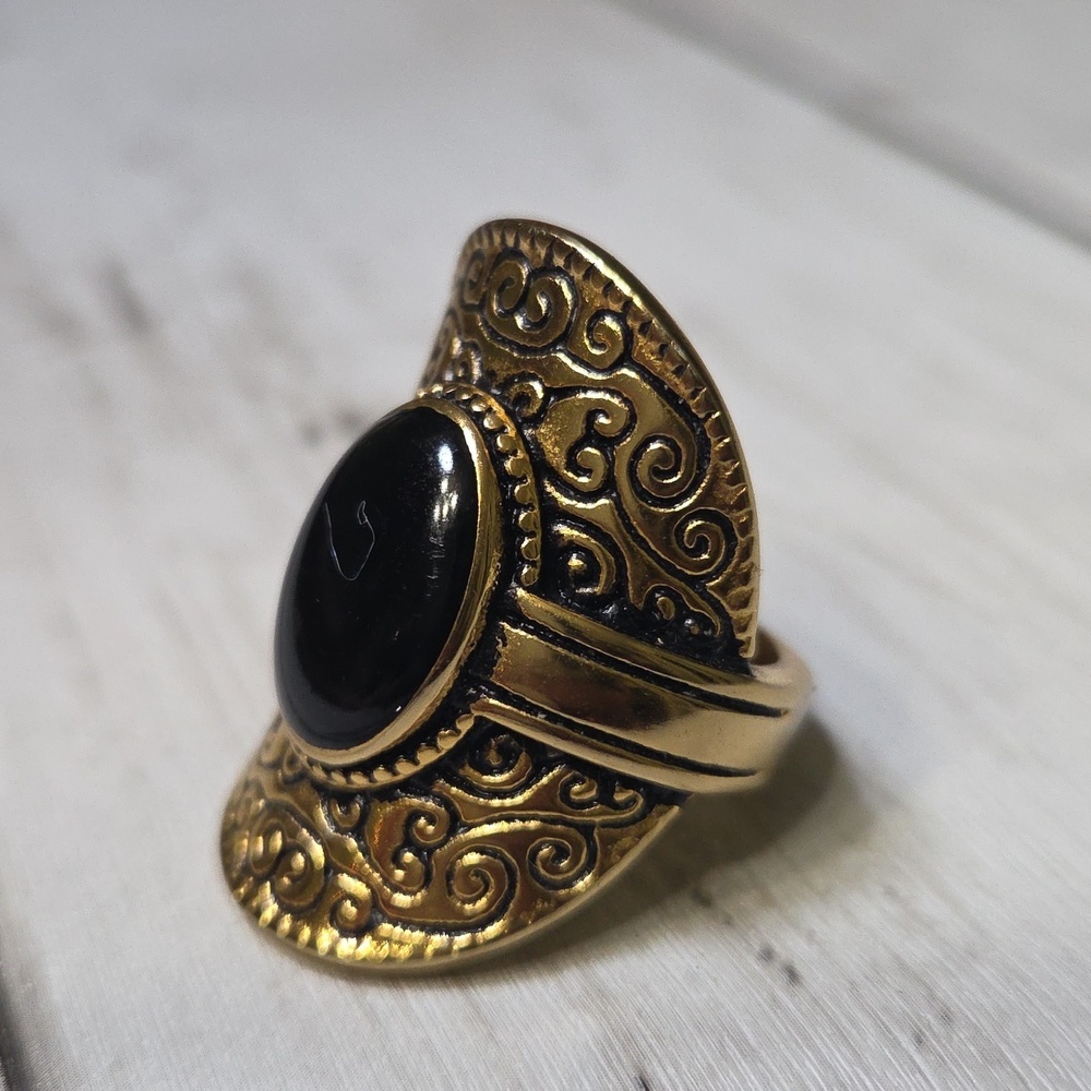 Plunder Gold and Black Ornate Ring